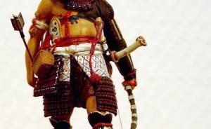Samurai in mittlerer Rüstung