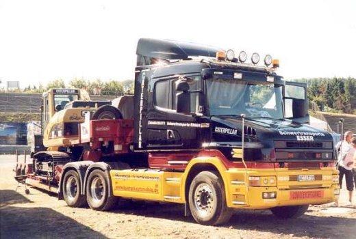 Scania Hauber mit Tieflader und Bagger