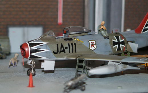 Der andere Teil des Dioramas, F-86 der Luftwaffe