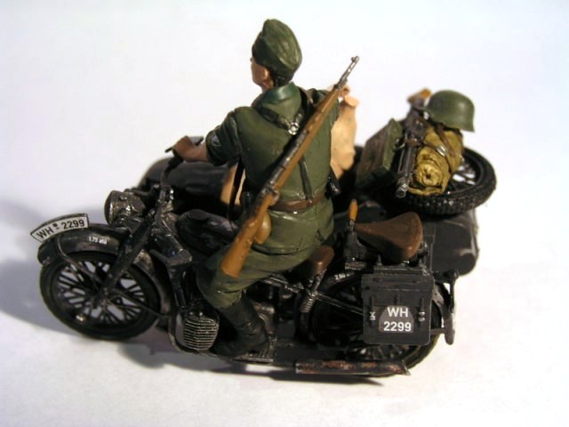 BMW R-12