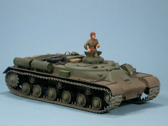 Bergeschlepper JS-2MT mit Figur zum Gr��envergleich