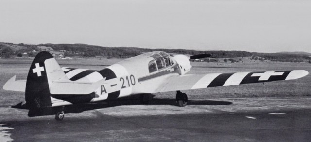 Die A-210 mit der Neutralitätsbemalung 1944 (Fotos Sammlung H. Dominik)