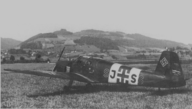 Landung Bü 181 (spätere A-251) der Flugzeugführerschule aus Strassburg am 17.08.1944 in Benken (BL)