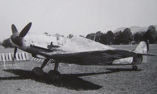 Me-109 G-6 mit Erlahaube und aufgestocktes Seitenleitwerk aus Holz