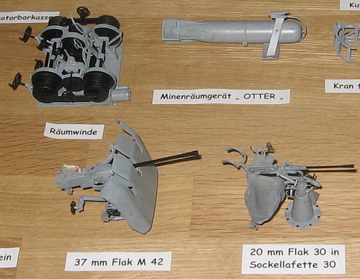 Diverse Ausrüstungegegenstände der Kriegsmarine in 1:100