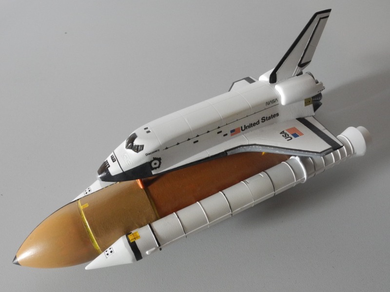 Space Shuttle "Discovery" mit Booster Rockets