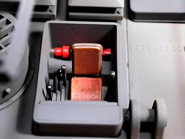 Etwas *stiefm�tterlich* detailliert...  der Fahrstand des KARL