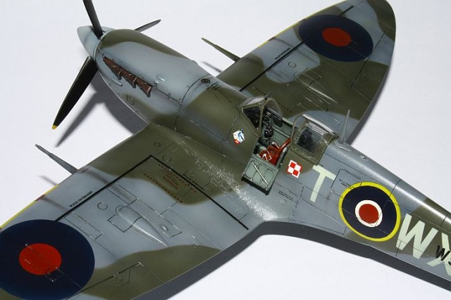 supermarine-spitfire-mkvb-tamiya.jpg