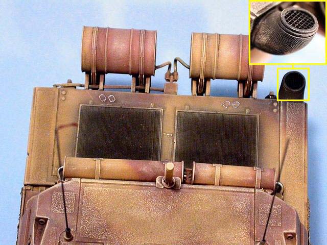 Heck in der Draufsicht.. im Detail das Auspuff-Gitter
