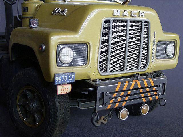 Mack DM 600 von ERTL