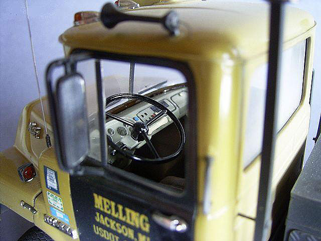 Mack DM 600 von ERTL