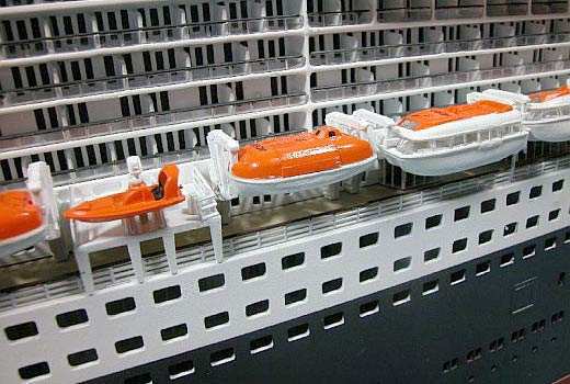  - queen-mary-2-revell