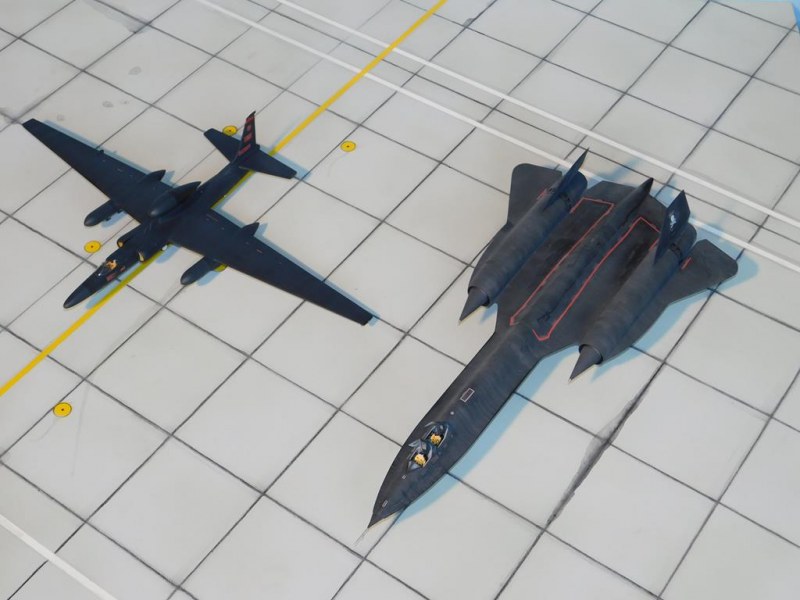 Lockheed SR-71 Blackbird und TR-1A Dragon Lady - ein Größenvergleich der schwarzen Schwestern von Beale