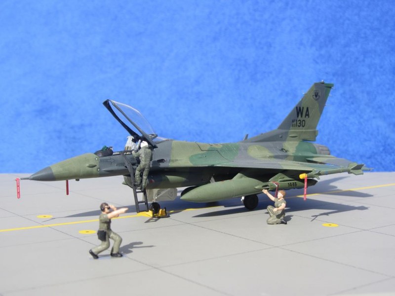 Download F-16C Viper Pics