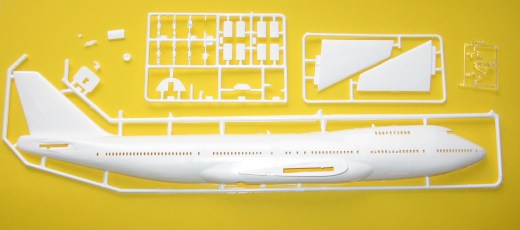 Revell - Boeing 747 Cutaway Display Plane