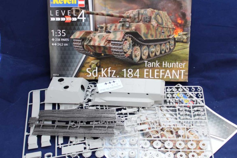 Revell - Tank Hunter Sd.Kfz. 184 Elefant
