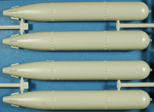 Zwei von 4 Torpedos der Primär-Bewaffnung