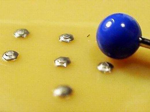 Gr��envergleich...... der blaue 'Ball' ist ein Stecknadelkopf.