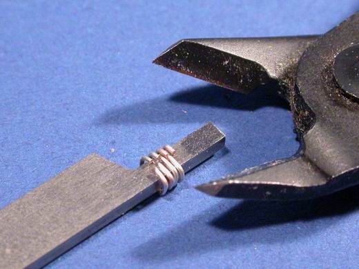 ...und dann mit der Knipex durchtrennt.
