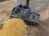 Das Heu ist mittlerweile auch überall auf dem Panzerjäger verteilt