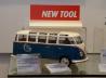 Revell: Der VW Typ 2 T1 Samba Bus war bisher schon in 1:24 zu haben. Nun wird es mit 1:16 noch eine Nummer größer.