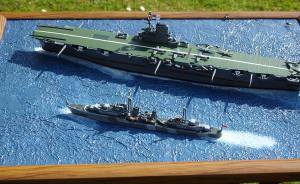 HMS Ark Royal mit Zerstörer der Tribal-Klasse
