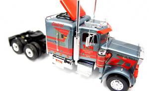 Peterbilt Racing Truck