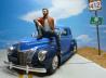 Figuren in, auf und neben Autos