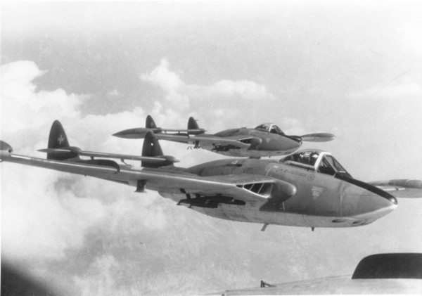 de Havilland Venom Mk.1 mit der in den 70er Jahren eingeführten neuen Bugnase