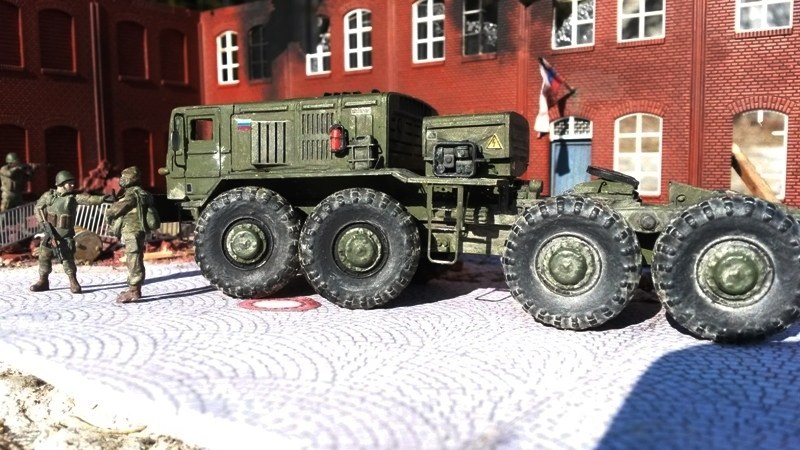 Eingestaubt wurde das Fahrzeug mit Pigmentpulver von Tamiya.