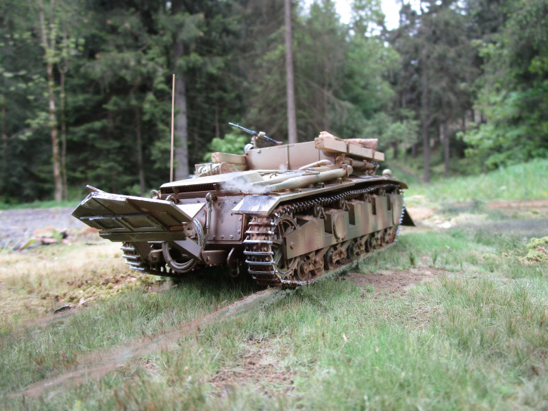 Neubaufahrzeug Bergepanzer