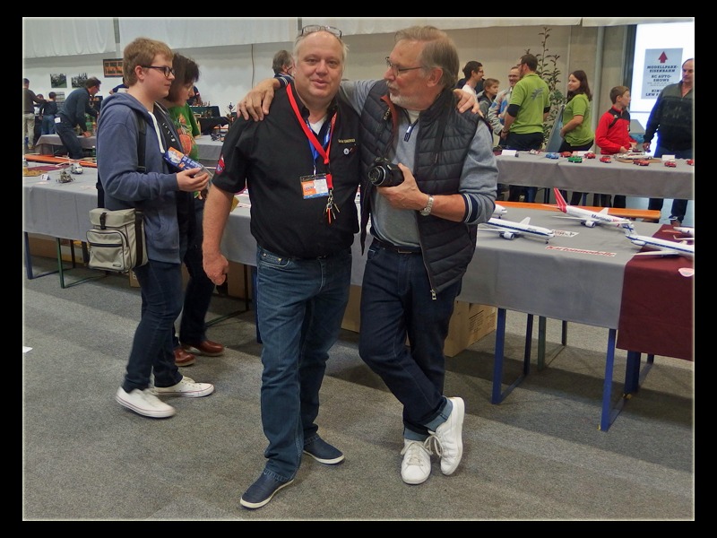 Hier der Zweite der Schachinger-Brothers (Gottfried), der federführend in der Organisation des klassischen Teils der Modellbau-Ausstellung tätig ist