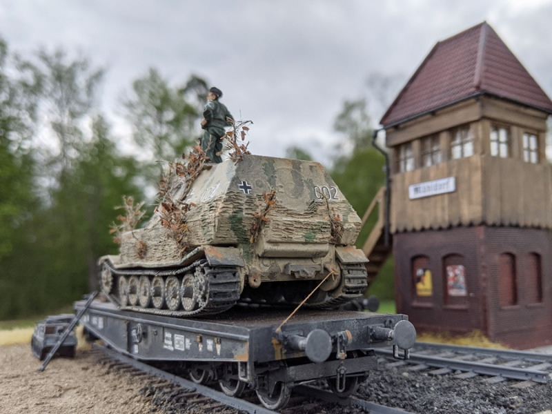 Nachdem Porsche die Ausschreibung gegen Henschel verloren hatte, standen 91 ungenutzte Laufwerke zur Verfügung