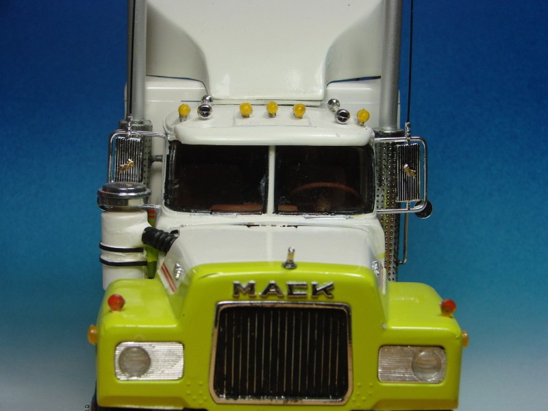 Mack R685ST