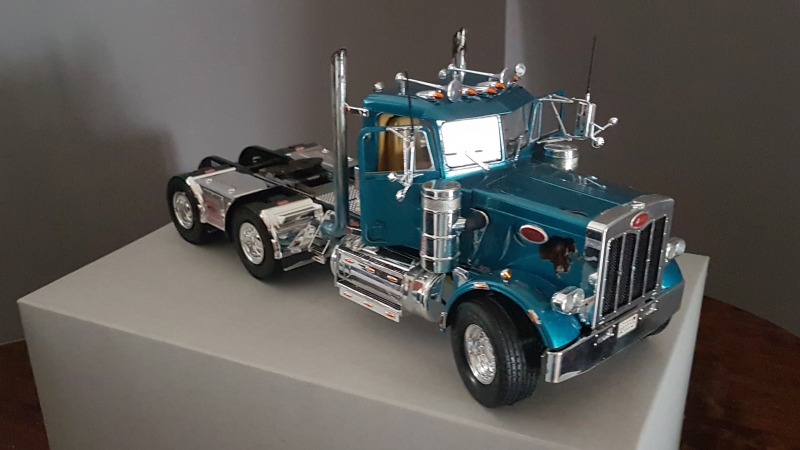 Peterbilt 359, Revell 1:25 von Michael Töpfer Peterbilt 359, Revell 1:25 von Michael Töpfer