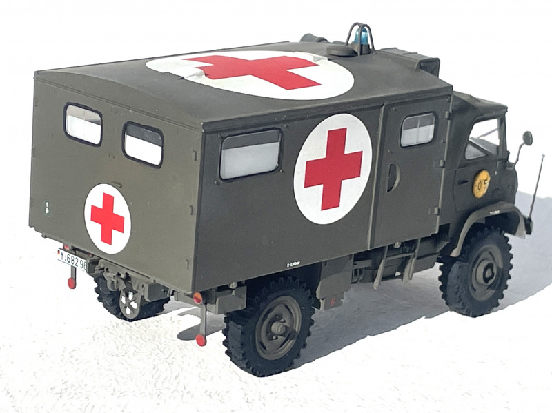 Unimog S404 mit SAN-Koffer (frühe Bauform) als KrKw