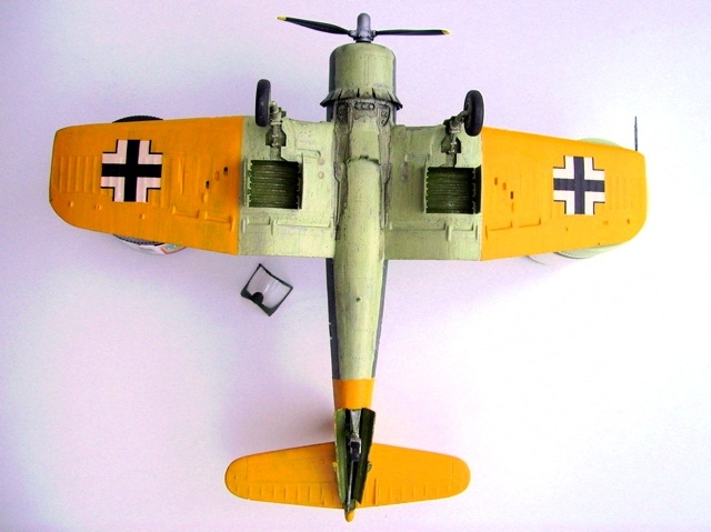 Chance Vought F4U-1 Corsair