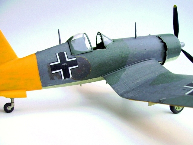 Chance Vought F4U-1 Corsair