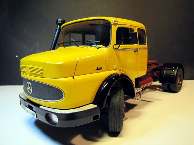 Modell Mercedes Hauben-LKW 1950er Metall-Kunststoff in Hessen - Griesheim