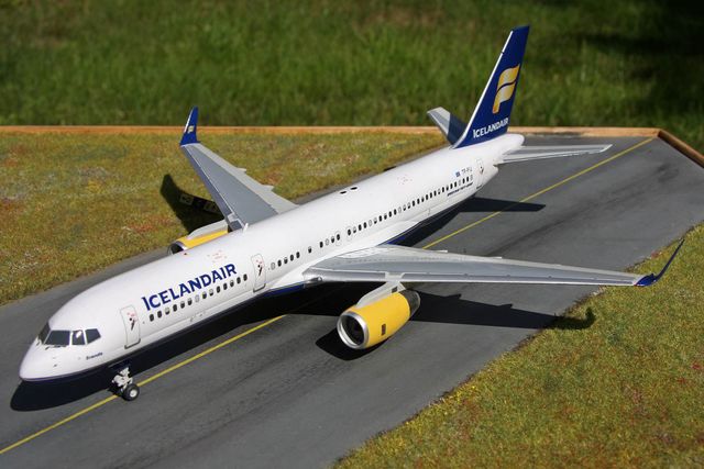 Boeing 757-208