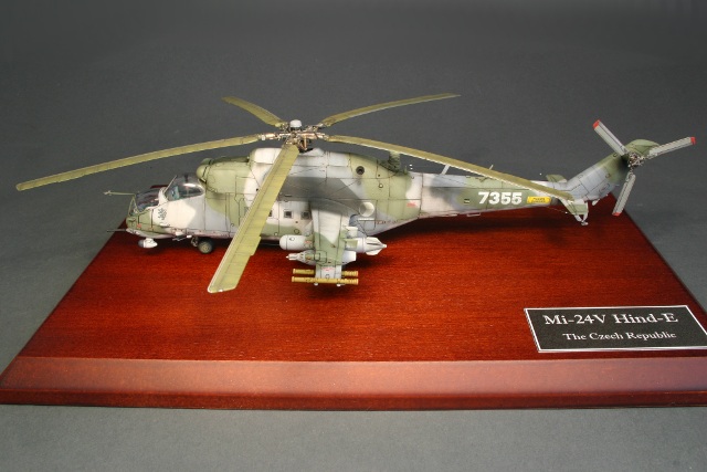 Zvezda 1:72 MI-24V/VP HIND-E Soviet Attack Helicopter 7293
