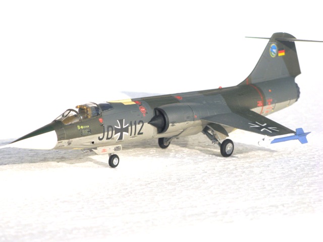 Dargestellt wird eine frühe F-104G in der Jagdrolle vom JG 74 Mitte der 60er Jahre.