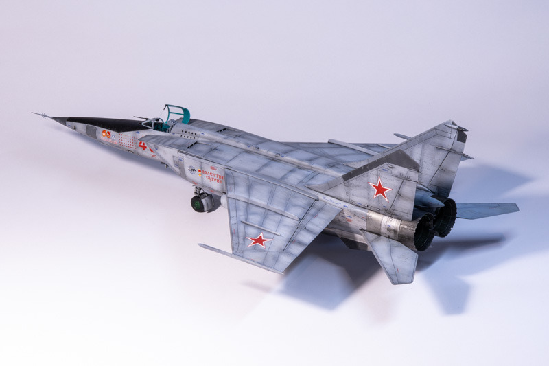 Mikojan-Gurewitsch MiG-25RBT – Foxbat-B