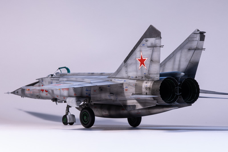 Mikojan-Gurewitsch MiG-25RBT – Foxbat-B
