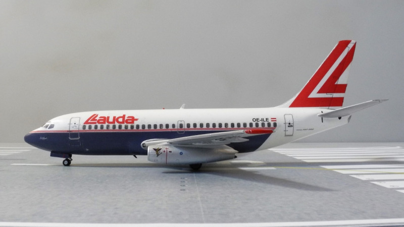 Boeing 737-2T5