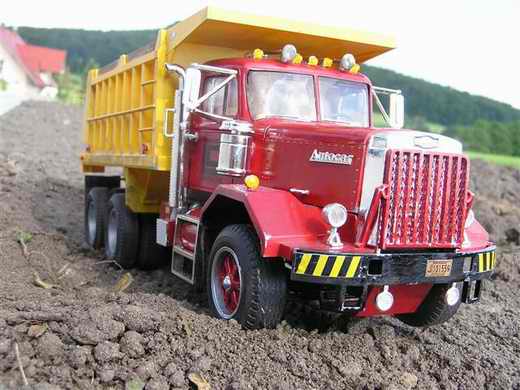 Autocar DC-9964 Dumptruck