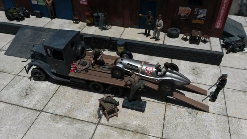Angetrieben wurden die W 154 Silberpfeile des Jahres 1938 von einem 480 PS starken 12-Zylinder-V-Motor.