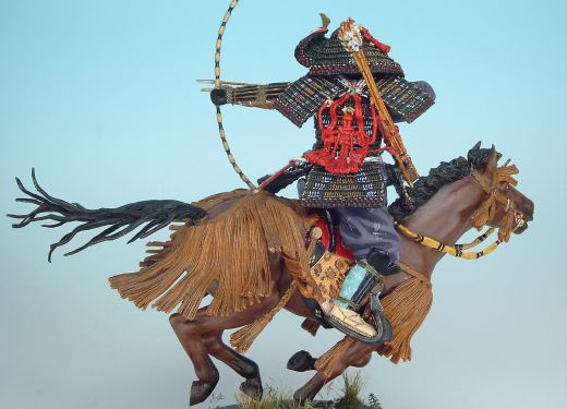 Samuraibogenschütze zu Pferd