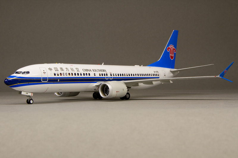 Boeing 737 MAX 8