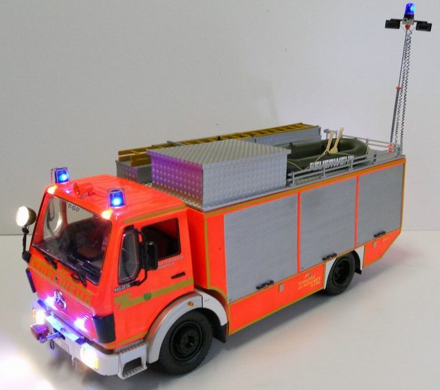 Mercedes-Benz 1422 RW 2